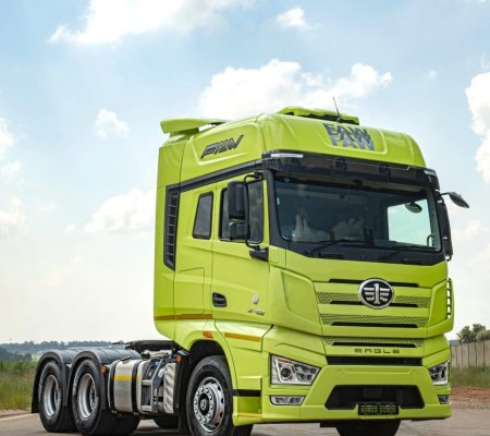 Understanding Truck Tractors: How Logistics Companies Optimize Heavy Transport & Fleet ROI