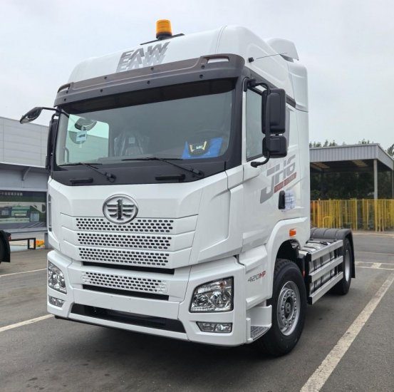 Factory-supplied commercial trucks and semi trailers for global fleets