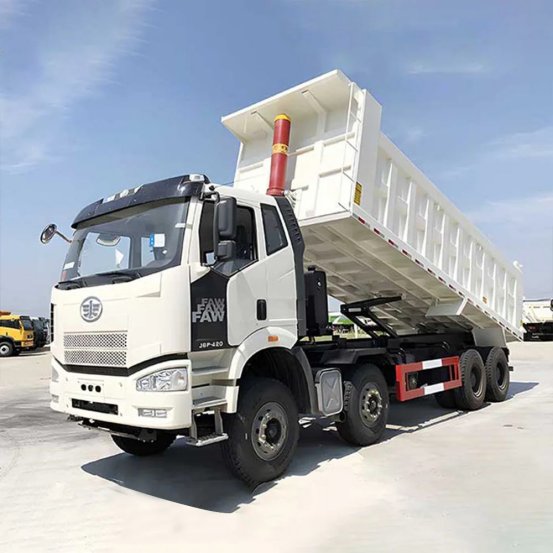 Heavy-duty dump truck for mining and construction operations