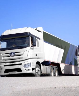 How to Choose the Right Commercial Truck for Your Fleet and Transport Projects