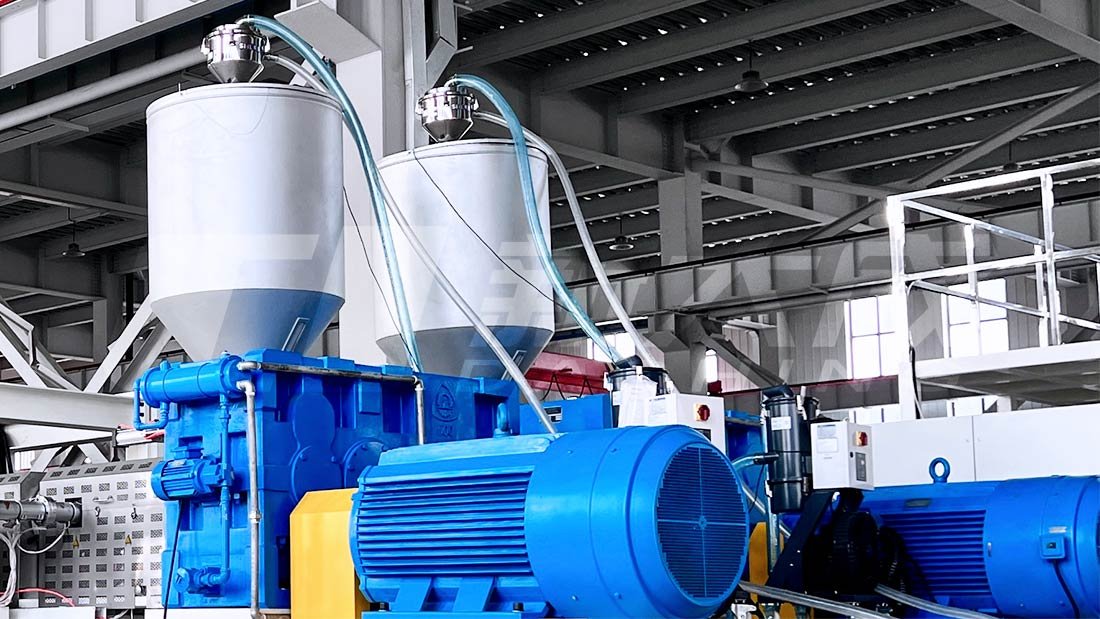 Solar film extrusion equipment