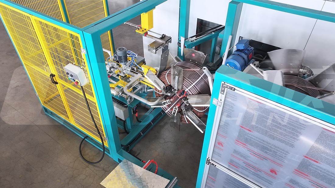 Fully automatic winding machine for online winding, metering, cutting, rewinding and unwinding.