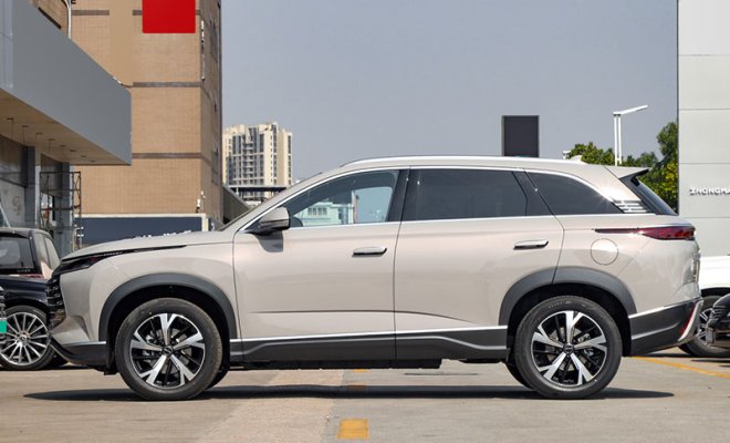 -1_0001_1400x0_1_q95_autohomecar__ChxkqWQJK4qANNTWACCVaqQ9jP0422