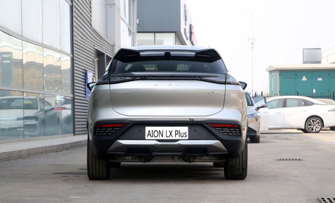 -1_0001_1400x0_1_q95_autohomecar__ChxkmWQMRAaAaK4wABganVV7KkQ019