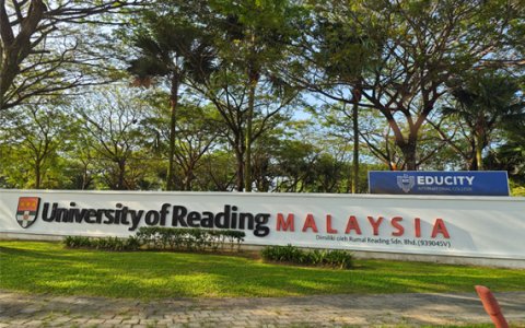 Visiting the P3 molecular laboratory of the Malaysian customer