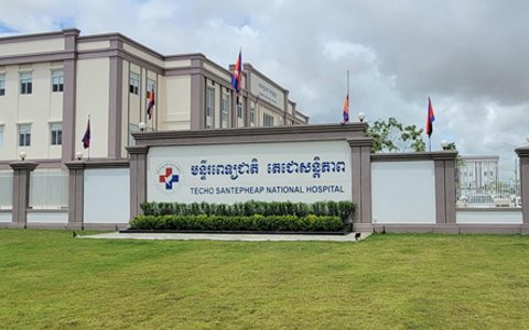 In August 2025, the Medmount team arrived in Cambodia and visited customers