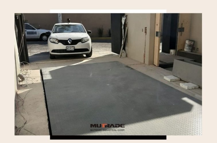 INVISIBLE PARKING SPACE FOR PRIVATE GARAGE WITH MUTRADE SCISSOR LIFTING PLATFORMS